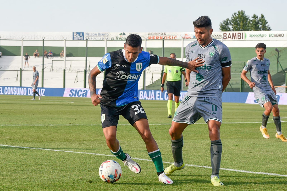 coronel disputa la pelota en un partido aburrido entre banfield y sarmiento