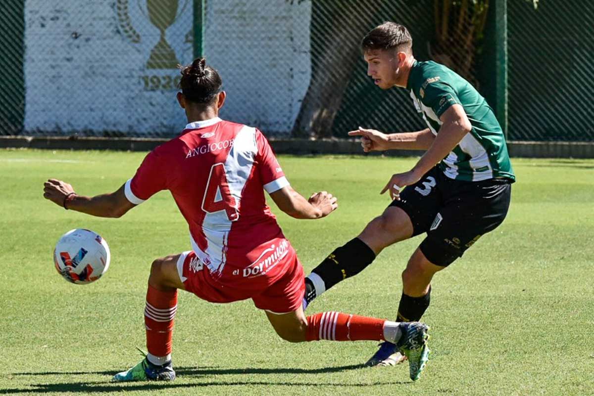 banfield derrotó a argentinos en reserva y es puntero e invicto