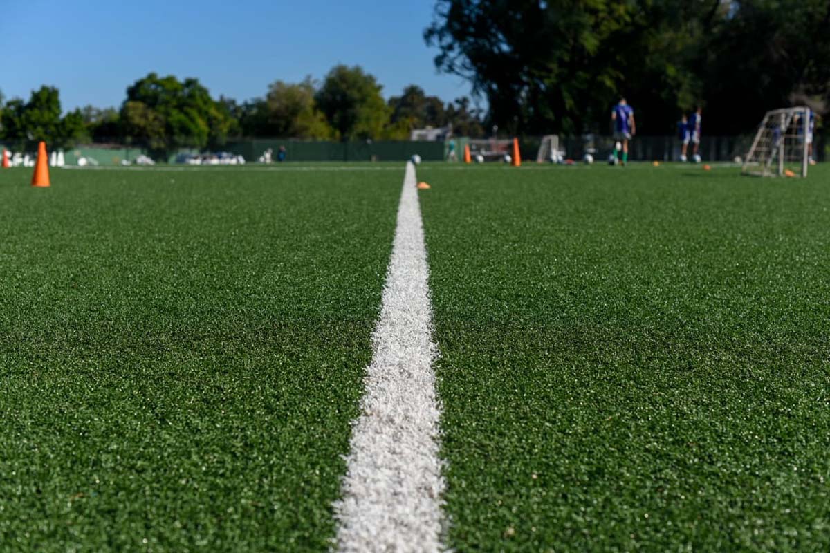 Banfield inauguró la cancha de césped sintético