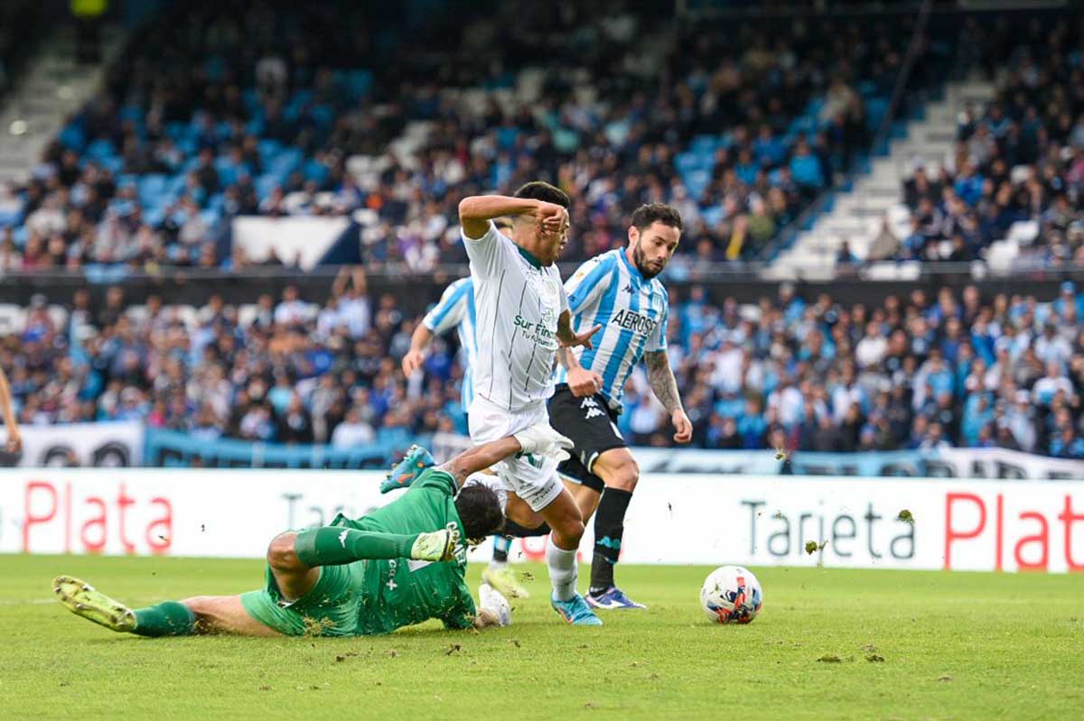 banfield gol de maximilano cuadra ante racing en avellaneda