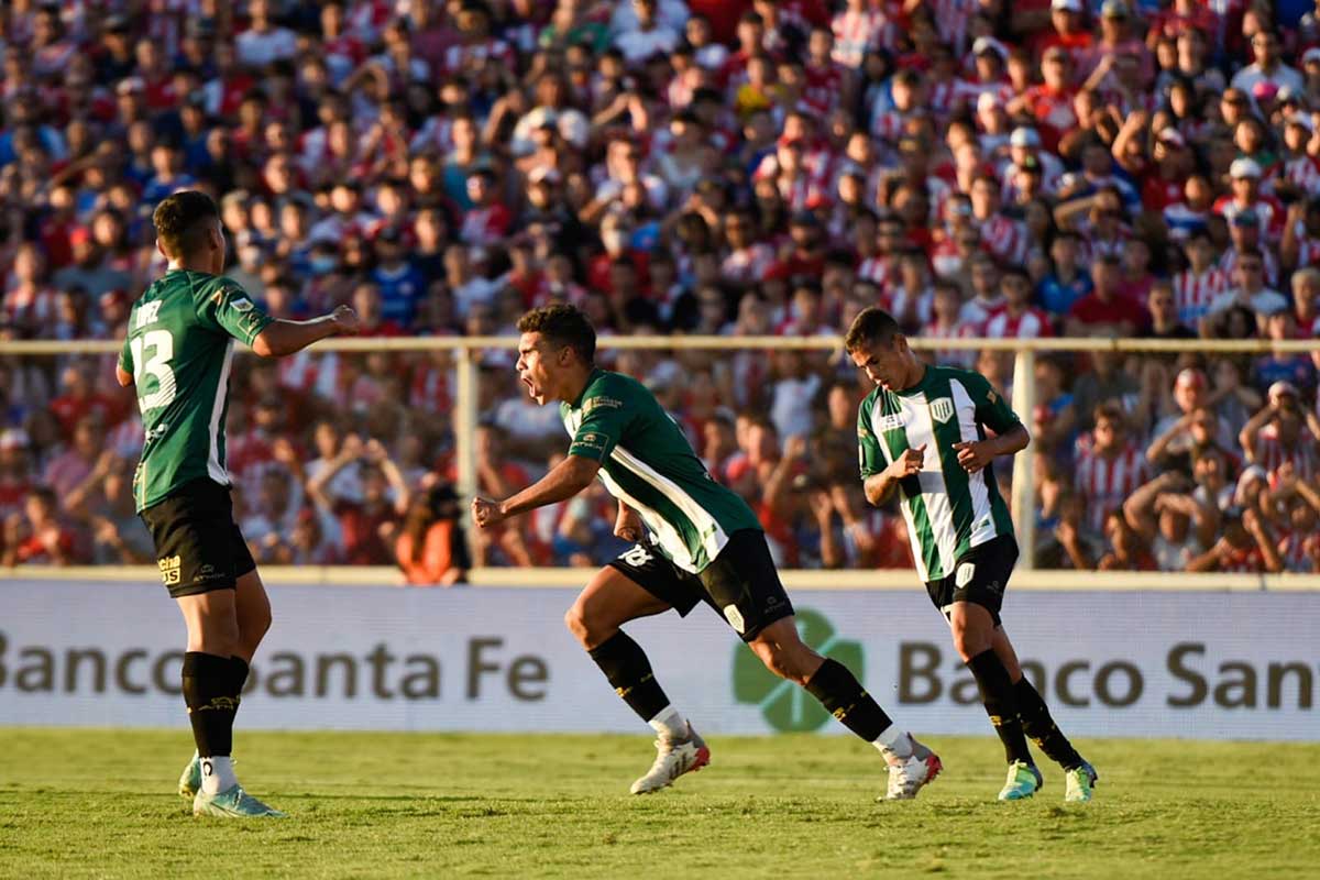 ramiro enrique festeja un gol y deja un buen recuero 