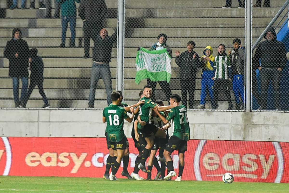 festejo-banfield-ante-union-san-nicolas-copa-argentina