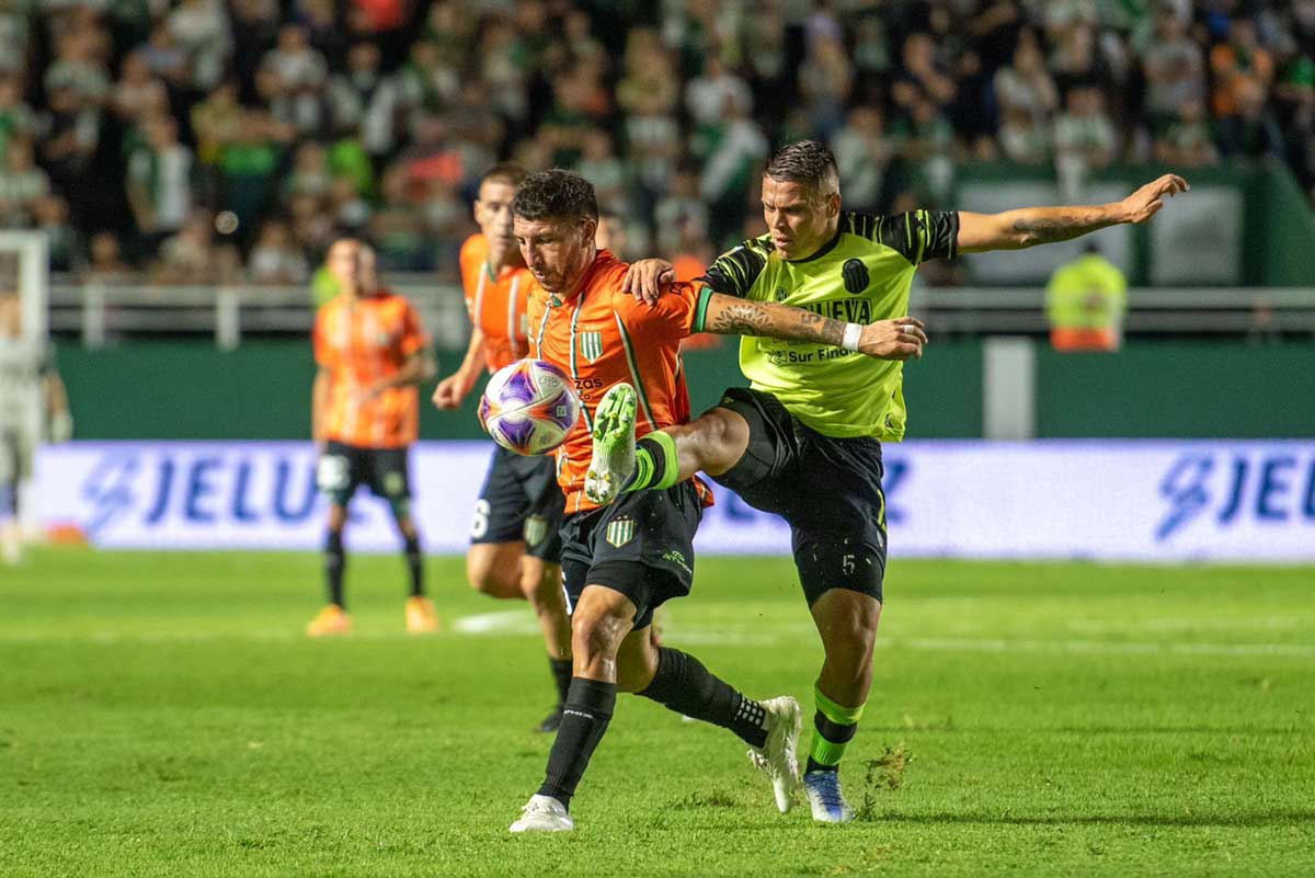 eric remedi disputa le pelota ante Barracas 