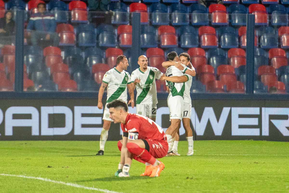 banfield festeja el segundo ante tigre de la manos de bisanz