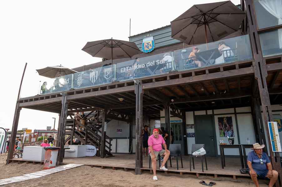 banfield inauguró su balneario en villa gesell