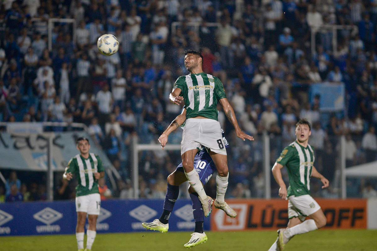 victoria de banfield en tucuman ante atletico