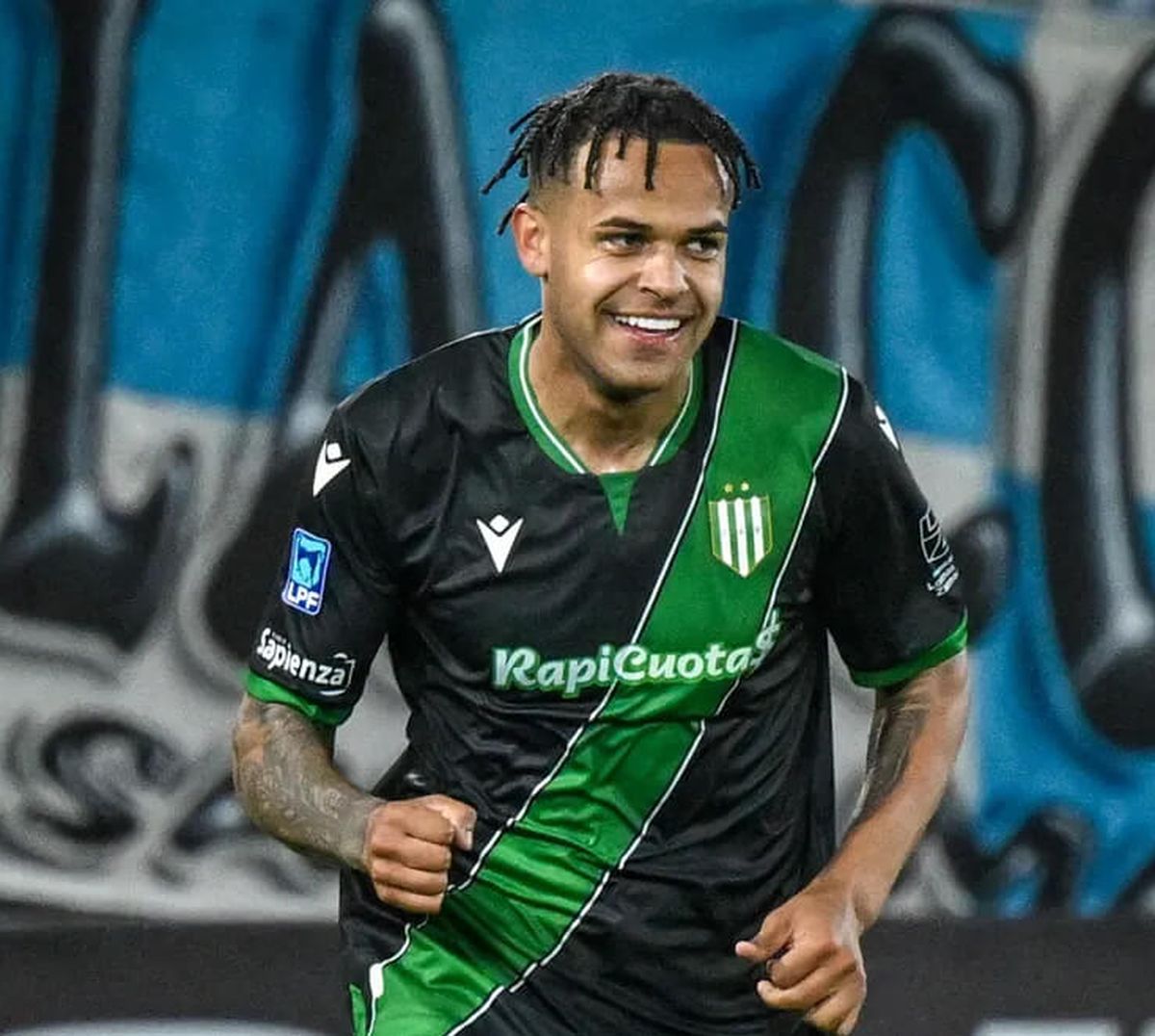 debut de alexander machado en el partido entre racing y banfield con gol incluido
