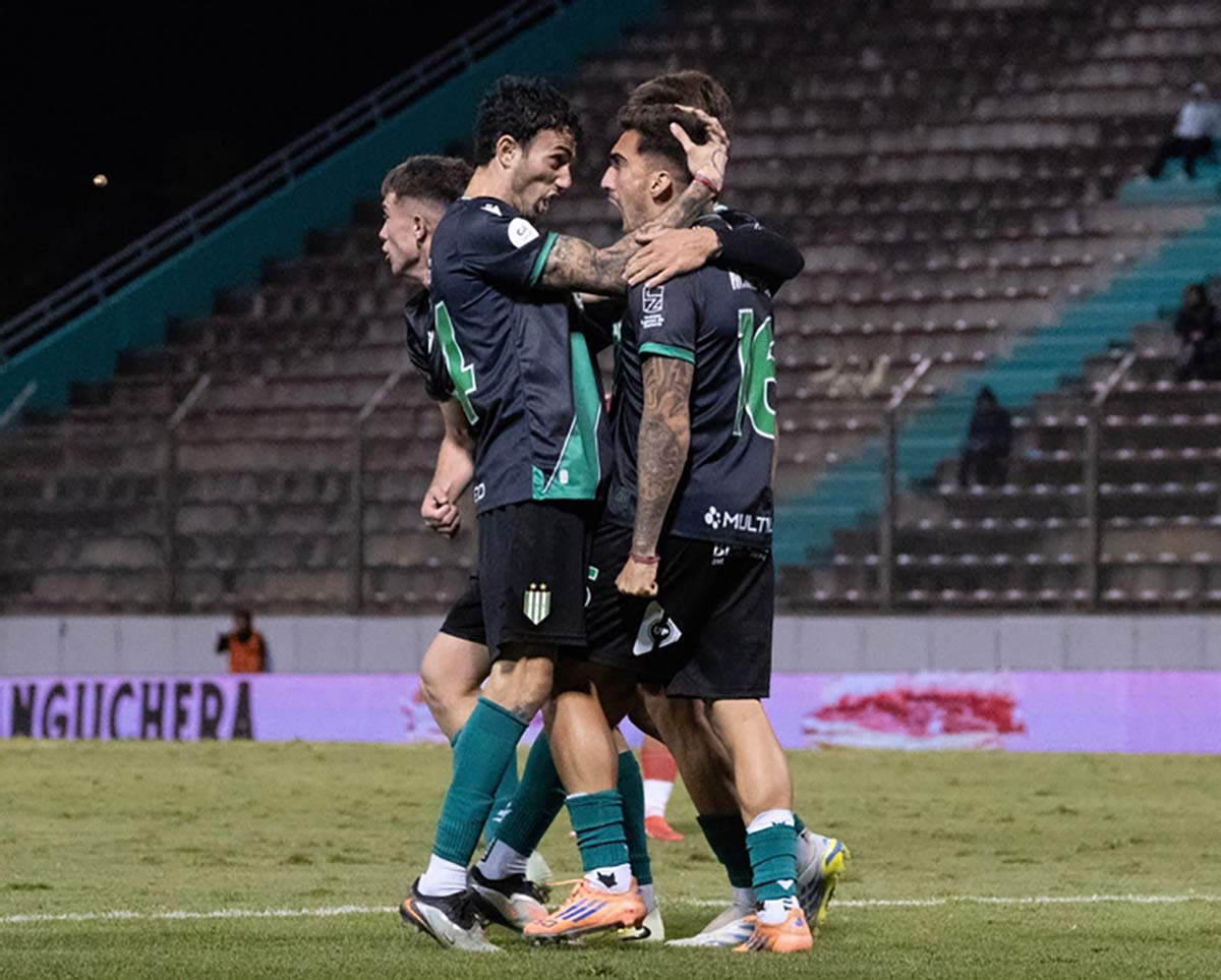 banfield festeja el pase a octavos de final de la copa argentina