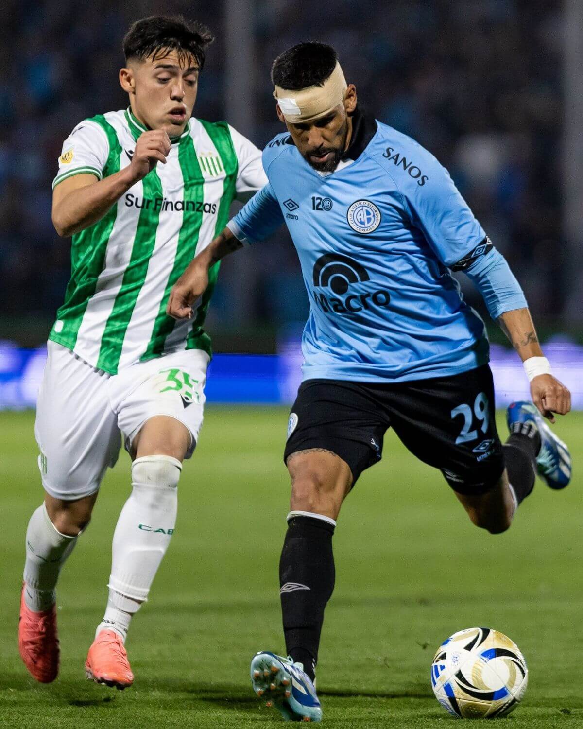 esquivel pelea la pelota ante belgrano el volante tuvo que ser reemplazado