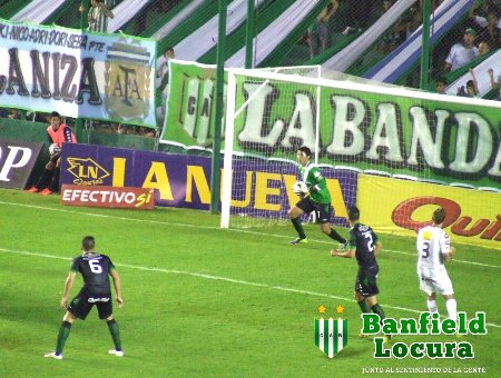 Salcedo atajando Banfield